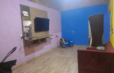 Imagem: A casa possui 2 Dormitórios, 1 Banheiro, 1 Vaga na garagem