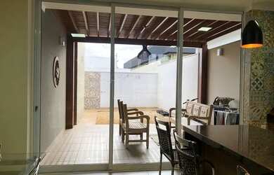 Imagem: A casa em condomínio possui 3 Dormitórios, 3 Banheiros, 4