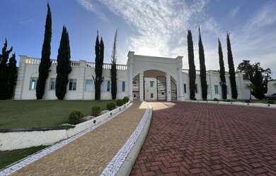 Imagem: A casa em condomínio possui 5 Dormitórios, 5 Banheiros, 5