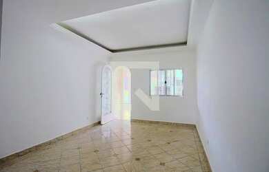 Imagem: A casa possui 2 Dormitórios, 2 Banheiros, 1 Vaga na garagem