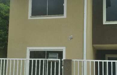 Imagem: A casa possui 3 Dormitórios, 2 Banheiros, 1 Vaga na garagem