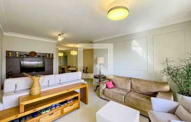 Imagem: O apartamento possui 3 Dormitórios, 4 Banheiros, 2 Vagas na