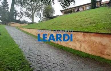 Imagem: A casa em condomínio possui 4 Dormitórios, 5 Banheiros, 5