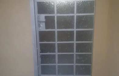 Imagem: A casa possui 1 Dormitório, 1 Banheiro e está localizado