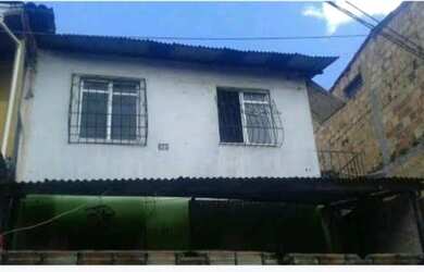 Imagem: A casa possui 2 Dormitórios e 1 Banheiro e está localizado
