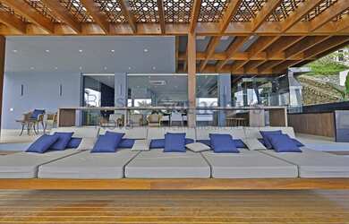 Imagem 8: Casa costeira contemporânea em condomínio exclusivo com heliponto