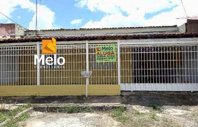 Imagem: A casa possui 2 Dormitórios, 1 Banheiro, 2 Vagas na garagem