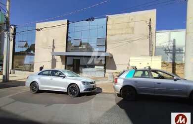 Imagem: O depósito possui 2 Vagas na garagem e 352m² de Área e está