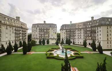 Imagem: O apartamento possui 3 Dormitórios, 5 Banheiros, 4 Vagas na