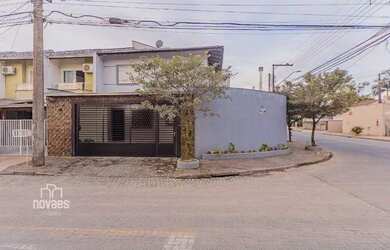 Imagem: A casa possui 3 Dormitórios, 2 Banheiros, 2 Vagas na garagem