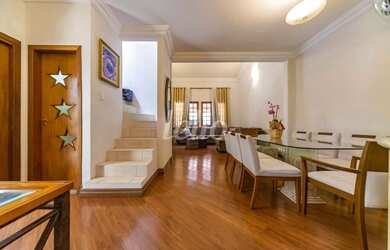 Imagem: A casa possui 3 Dormitórios, 2 Banheiros, 3 Vagas na garagem