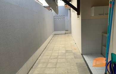 Imagem: A casa em condomínio possui 3 Dormitórios, 3 Banheiros e