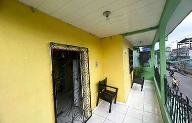 Imagem: A casa possui 3 Dormitórios, 2 Banheiros, 2 Vagas na garagem