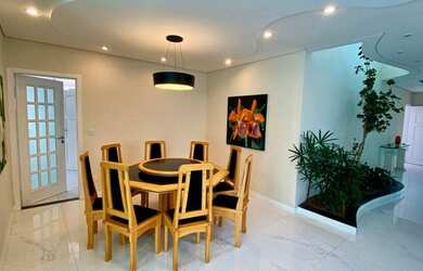 Imagem 10: Casa frente ao mar à venda na praia da Enseada em Guarujá