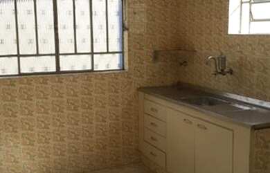 Imagem: A casa possui 4 Dormitórios, 2 Banheiros, 1 Vaga na garagem