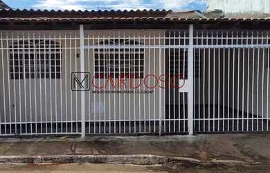 Imagem: A casa possui 3 Dormitórios, 1 Banheiro, 3 Vagas na garagem