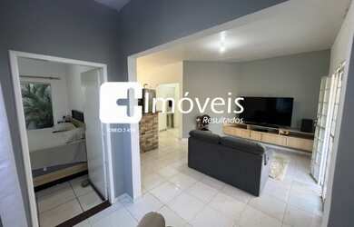 Imagem: A casa possui 3 Dormitórios e está localizado em Centro