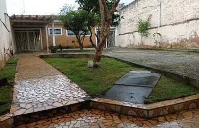 Imagem: A casa possui 2 Dormitórios, 2 Banheiros, 5 Vagas na garagem