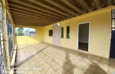 Imagem: A casa possui 3 Dormitórios, 4 Banheiros, 3 Vagas na garagem