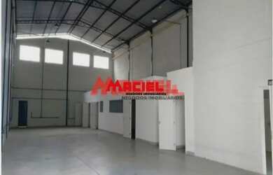 Imagem: O depósito possui 3 Vagas na garagem, 350m² de Área e está