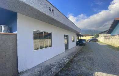 Imagem: A casa possui 3 Dormitórios, 1 Banheiro e 130m² de Área e