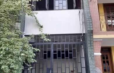 Imagem: A casa possui 3 Dormitórios, 1 Banheiro, 1 Vaga na garagem