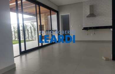 Imagem: A casa em condomínio possui 3 Dormitórios, 3 Banheiros, 4