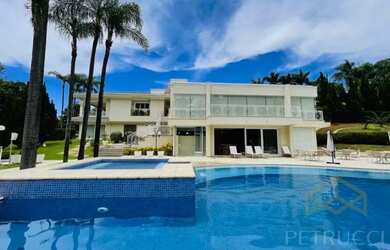 Imagem: A casa em condomínio possui 5 Dormitórios, 5 Banheiros, 5