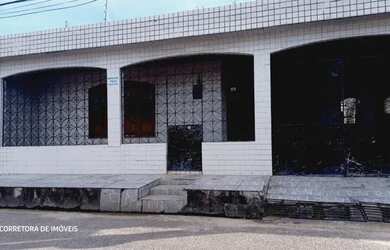 Imagem: A casa possui 3 Dormitórios, 2 Banheiros, 1 Vaga na garagem