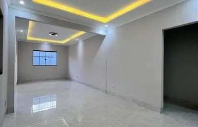 Imagem: A casa possui 2 Dormitórios, 2 Banheiros, 2 Vagas na garagem