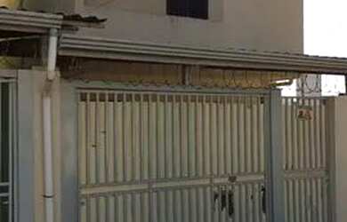 Imagem: A casa possui 4 Dormitórios, 4 Banheiros, 1 Vaga na garagem