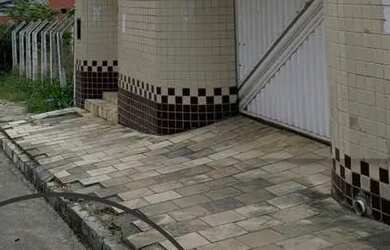 Imagem: A casa possui 5 Dormitórios, 3 Banheiros, 2 Vagas na garagem