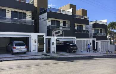 Imagem: A casa possui 3 Dormitórios, 3 Banheiros, 2 Vagas na garagem