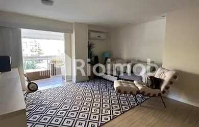 Imagem: O apartamento possui 3 Dormitórios, 3 Banheiros, 2 Vagas na