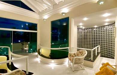 Imagem 5: Casa frente ao mar à venda na praia da Enseada em Guarujá