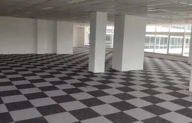 Imagem: O depósito possui 5 Vagas na garagem, 535m² de Área e está