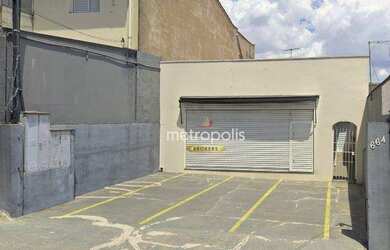 Imagem: O depósito possui 3 Vagas na garagem, 140m² de Área e está