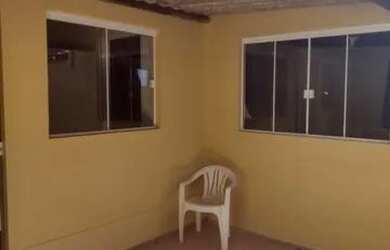 Imagem: A casa possui 2 Dormitórios e 1 Banheiro e está localizado