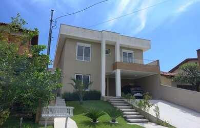 Imagem: A casa em condomínio possui 4 Dormitórios, 5 Banheiros, 5