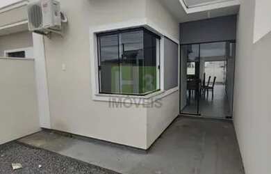 Imagem: A casa possui 2 Dormitórios, 2 Banheiros, 1 Vaga na garagem