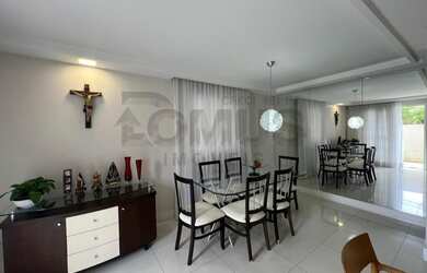 Imagem: A casa em condomínio possui 4 Dormitórios, 4 Banheiros, 3