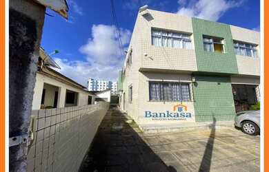 Imagem: O apartamento possui 3 Dormitórios, 1 Banheiro, 1 Vaga na garagem