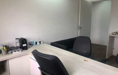 Imagem: O depósito possui 1 Vaga na garagem e 47m² de Área e está