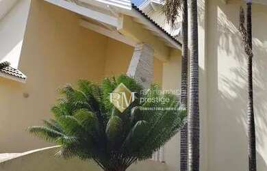 Imagem: A casa em condomínio possui 4 Dormitórios, 4 Banheiros, 2