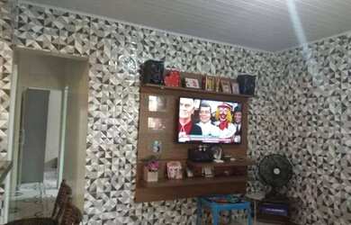 Imagem: A casa possui 2 Dormitórios, 1 Banheiro, 1 Vaga na garagem