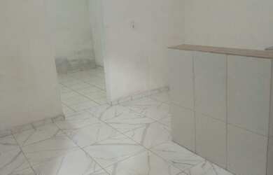 Imagem: A casa possui 1 Dormitório e 1 Banheiro e está localizado