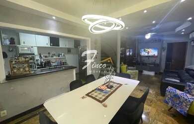 Imagem: A casa possui 3 Dormitórios, 3 Banheiros, 2 Vagas na garagem