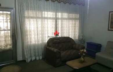 Imagem: A casa possui 2 Dormitórios, 2 Banheiros, 2 Vagas na garagem