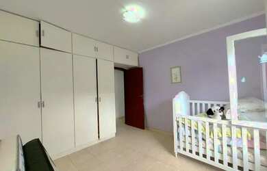 Imagem: A casa possui 3 Dormitórios, 2 Banheiros, 3 Vagas na garagem