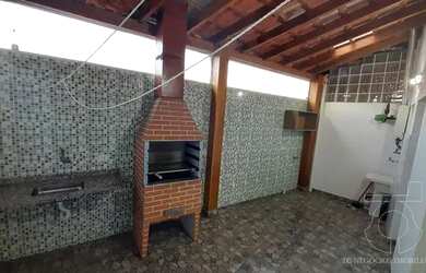 Imagem: A casa em condomínio possui 3 Dormitórios, 3 Banheiros, 2